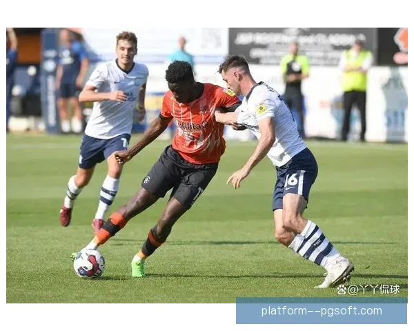 卡明斯基在卢顿大门前上演神奇高接低挡助球队保持平局